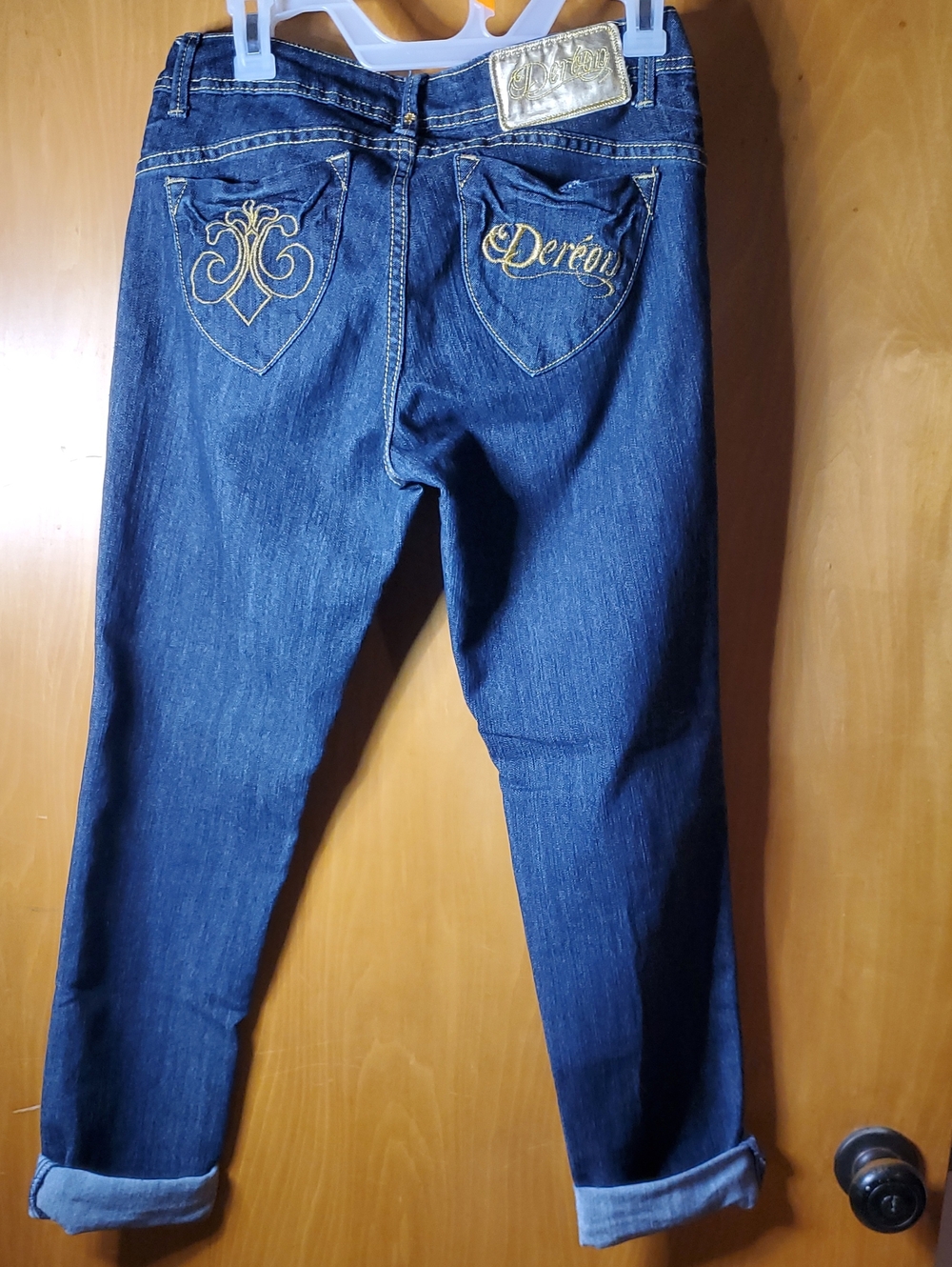Y2K VintaDereon Women's Dark Blue Denim Jeans with Gold Embroidered Back Pockets